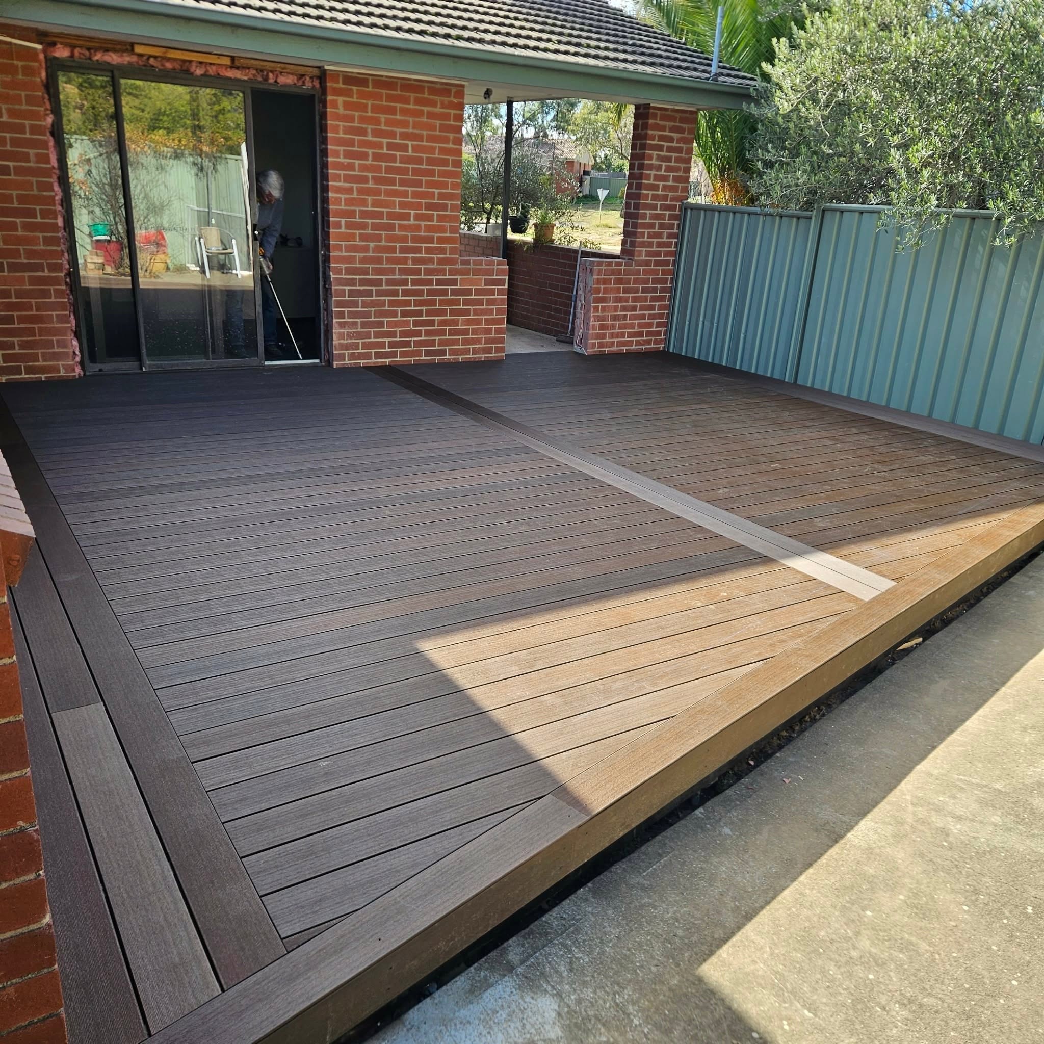 Large ground-level composite deck with feature inlay